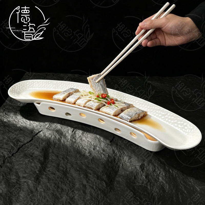 Crescent-Shaped Heated Fish Plate for Commercial Use in Hotels, Long Ceramic Fish Plate with Tealight, Artistic Dinnerware for Private Dining