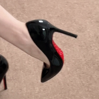 2025 New Patent Leather Black Red-Soled High-Heeled Shoes for Women, Elegant Pointed Toe Full of Rhinestones, Sexy and Comfortable, Stiletto Heels for Women