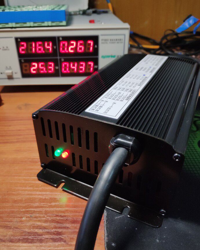 36V10A charger 60AH80AH maintenance-free charger charging 3-section 12 V battery 3 Festival 6-EVF of battery