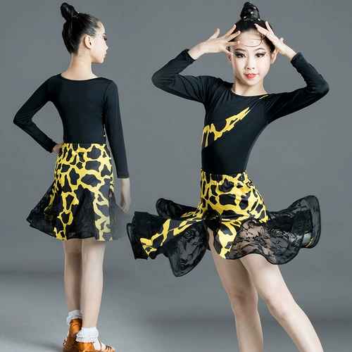 Латинские танцевальные услуги Детские профессиональные соревнования утверждают, что показывают, что навыки исполнительных упражнений на навыках упражнений Set Girl