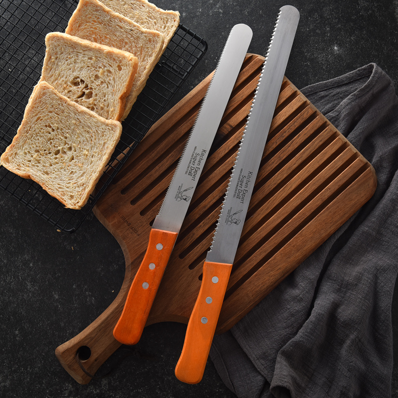 Fine-toothed stainless steel bread knife, coarse-toothed toast slicing knife, cake slicing knife, saw knife, baking tool, household cutter
