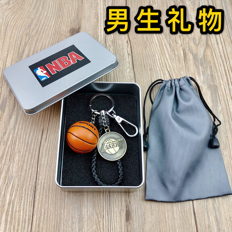 NBA basketball peripheral commemorative keychain pendant Lakers Yong Cavaliers Bulls Malonglong Bucks boys gifts