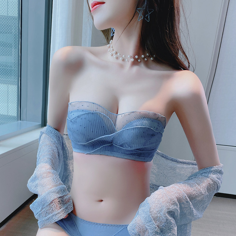 The new 2021 blast bra in the shoulder - less bra with a bra