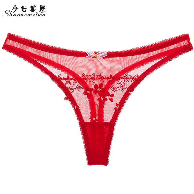 Красные стринги стринги чулки. Стринги женские кружевные красные. Красивые красные стринги. Красные стринги стринги чулки. Красные кружевные трусы стринги.