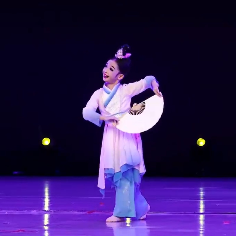 Little Orchid Award Classical Dance Costume - One Child, One Fan Performance Outfit - Female Chinese Style Traditional Hanfu for Stage Performances and Art Exams