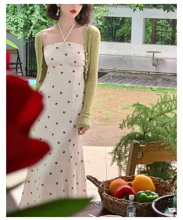 酒午自制法式仿醋酸垂感印花挂脖抹胸裙高腰显瘦碎花吊带连衣裙女详情19