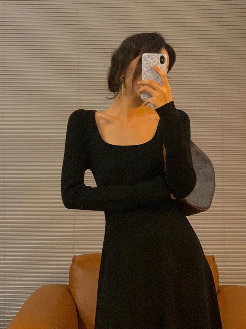 Wine Afternoon Port Wind Retro 2023 autumn and winter style Temperament Square long sleeves Long out of sleeves External Wearing Dress Nepotism-Taobao