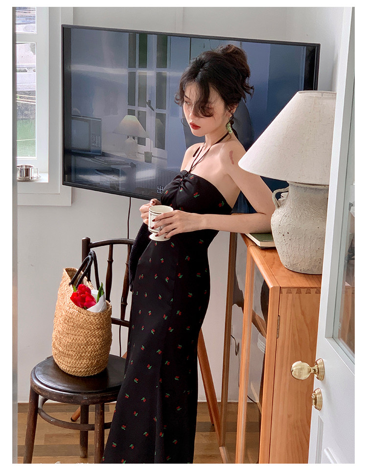 酒午自制法式仿醋酸垂感印花挂脖抹胸裙高腰显瘦碎花吊带连衣裙女详情16