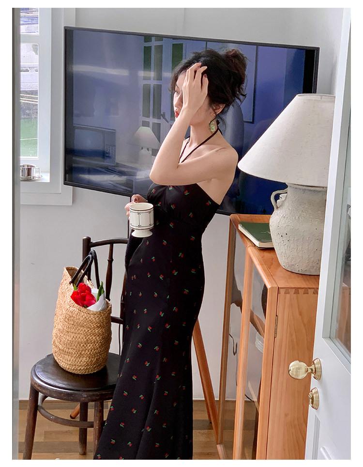 酒午自制法式仿醋酸垂感印花挂脖抹胸裙高腰显瘦碎花吊带连衣裙女详情30