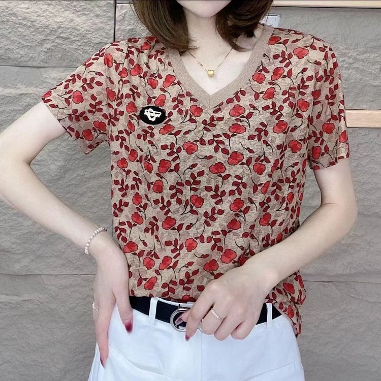 Trendy Summer Fashion Women's Versatile Loose-Fitting Elegant T-Shirt, Slimming V-Neck, Age-Reducing Printed Short-Sleeve Base Shirt Trendy Summer Fashion Women's Versatile Loose-Fitting Elegant T-Shirt, Slimming V-Neck, Age-Reducing Printed Short-Sleeve Base Shirt