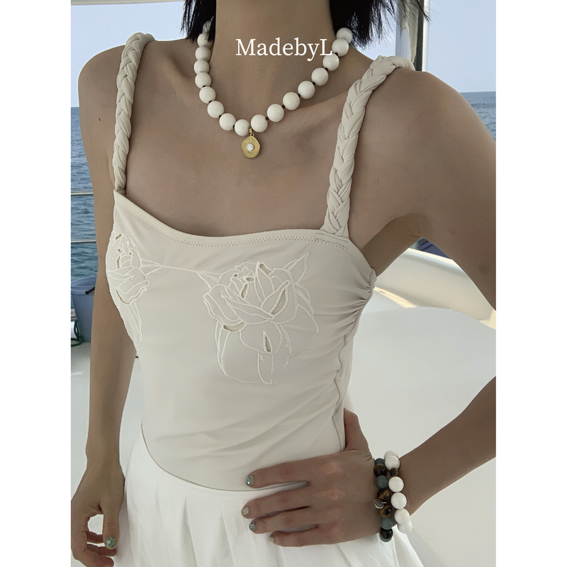 Madebyl Original Elegant and Sweet Natural White Shell Sun Pendant Necklace Agarwood Bracelet Women's Light Luxury Jewelry Madebyl Original Elegant and Sweet Natural White Shell Sun Pendant Necklace Agarwood Bracelet Women's Light Luxury Jewelry