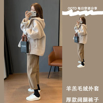 Maternity winter suit fashionable style for going out in winter internet celebrity trendy mom stylish thickened warm hooded sherpa jacket