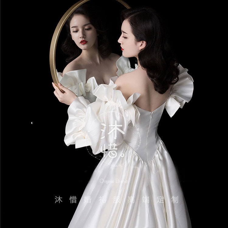 Wedding dress 2021 summer new style one-shoulder satin retro long-sleeved palace slim princess neat simple Hepburn