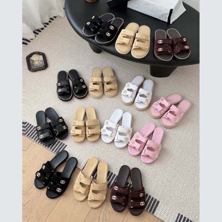 2026 Spring/Summer New Style Chanel-Inspired Women's Flat Sandals with Metal Buckle, Non-Slip, Versatile and Fashionable