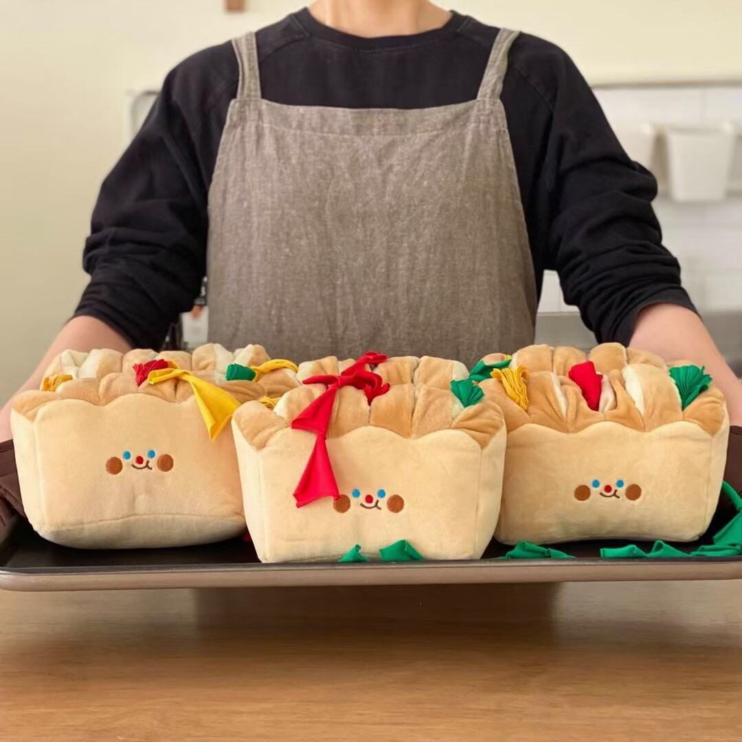 Spot Dogs Sniff Stash of Pets Toy Mega bread Ripped Paper Strips of Smell Sounding Cat Dogs