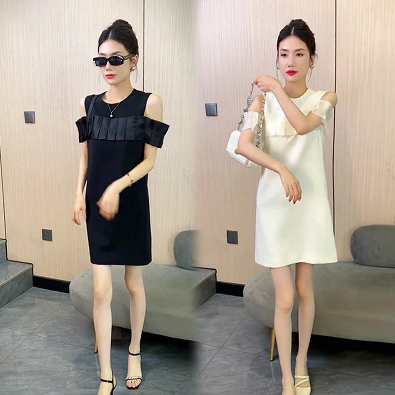 Round Neck, Off-Shoulder Design, French-Style Light Luxury Dress for Women, 2024 Summer New Style, Slimming, Body-Covering, Versatile Short Skirt, Trendy Round Neck, Off-Shoulder Design, French-Style Light Luxury Dress for Women, 2024 Summer New Style, Slimming, Body-Covering, Versatile Short Skirt, Trendy