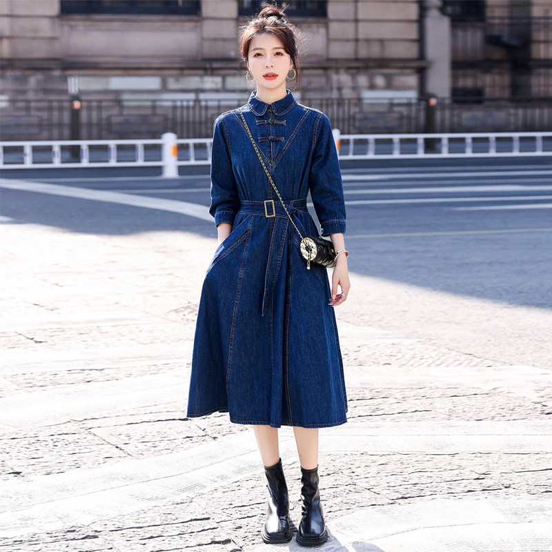 French retro jeans dress 2022 Spring and Autumn New temperament and decrease age and luxury button A - word skirt