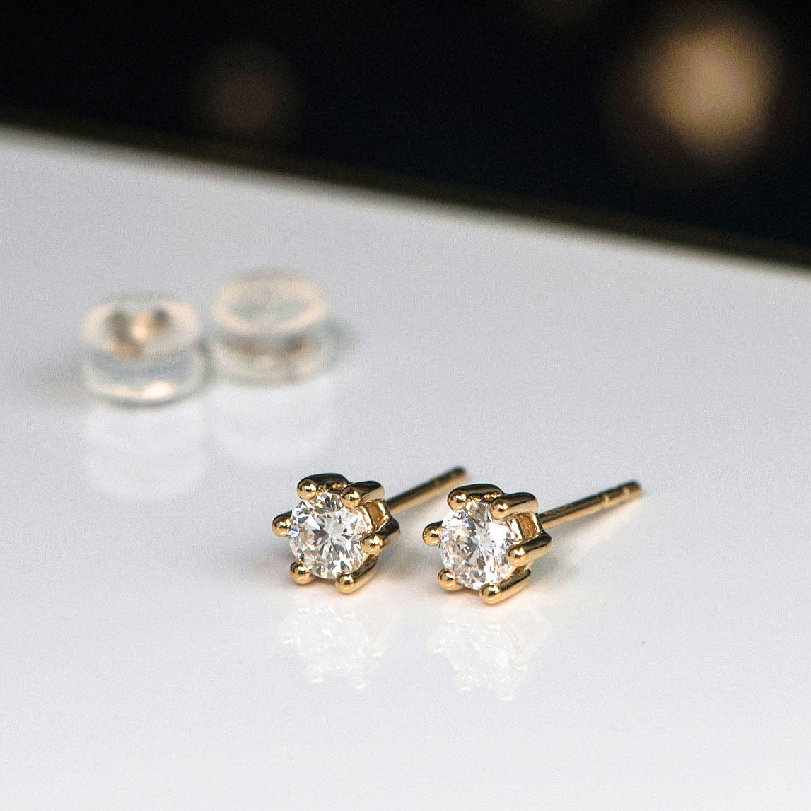 Wing | Visin 18k Gold Diamond Stud Earrings Extraordinary in the Base
