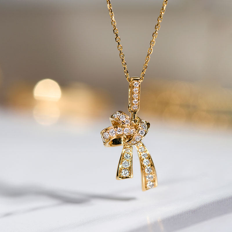 Wing｜Hymn 18k gold diamond pendant is dazzling and eye-catching, and the ribbon shape is a life gift for yourself