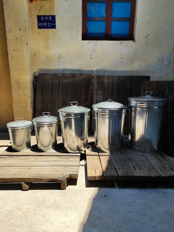Original Color Round Eco-Friendly Classified Recyclable Outdoor and Indoor Metal Storage Bin/Fruit Peel Bin for Residential Areas