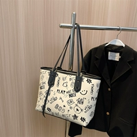 Необладающее украшение черное