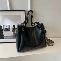 Черный без украшений