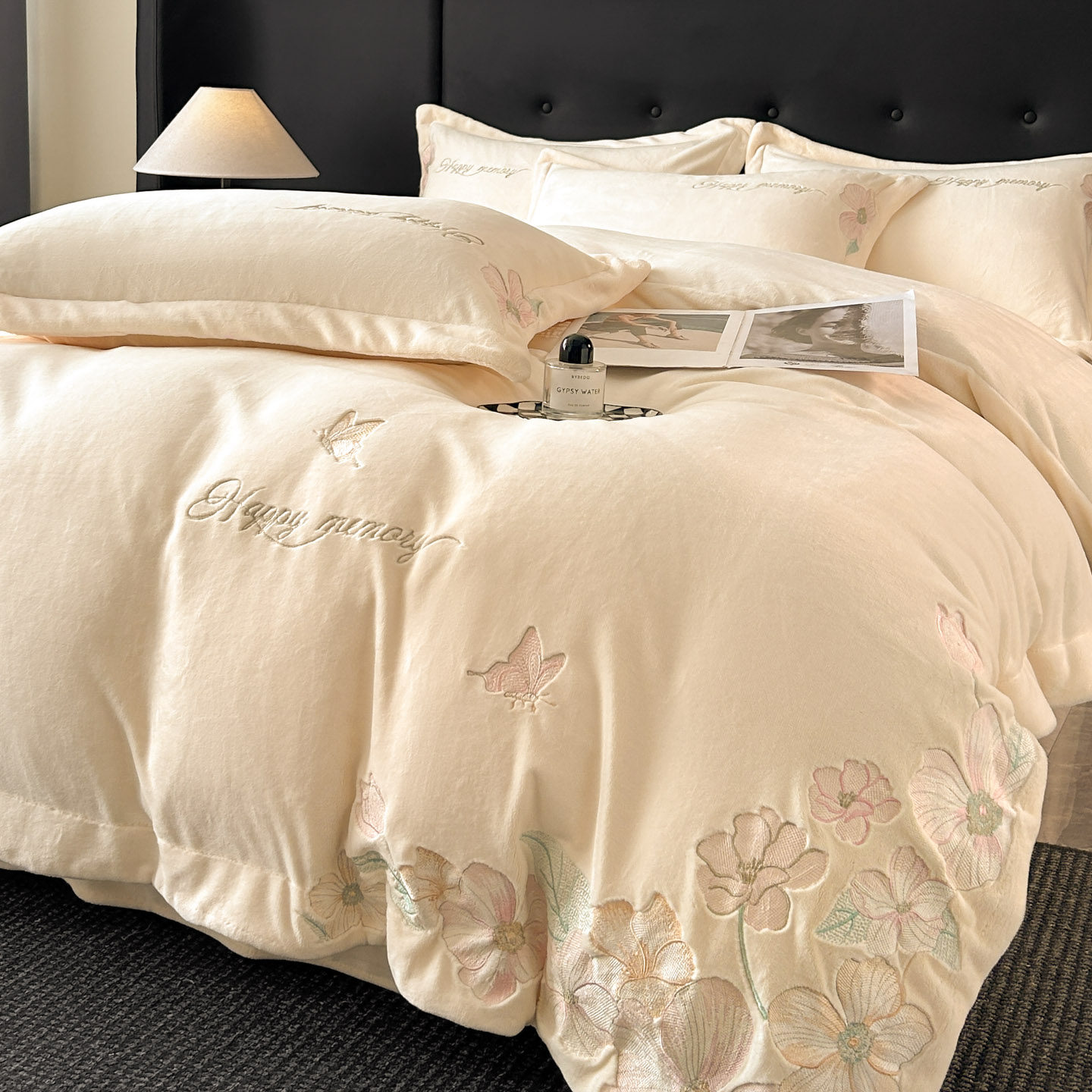 Class a Maternal and Infant-Grade Embroidered Milk Velvet Four-Piece Set with Fleece-Lined Bed Sheet, Duvet Cover, Coral Velvet Bedding, Anti-Static