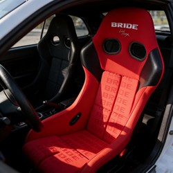 Gradient Lettering Bride Zeta Low Center of Gravity Wrap-Around Comfortable Racing Seat Ergonomic Car Seat Bucket Chair