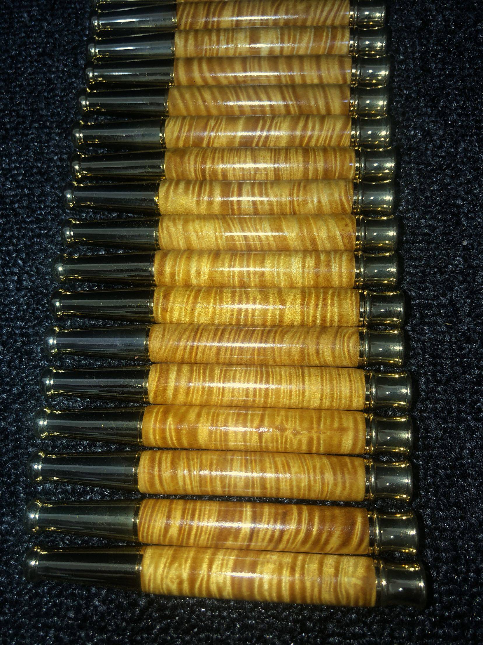 Factory direct sales of the large-leaf nanmu cigarette holder for recycling and cleaning of double filter cores for both thickness and thickness