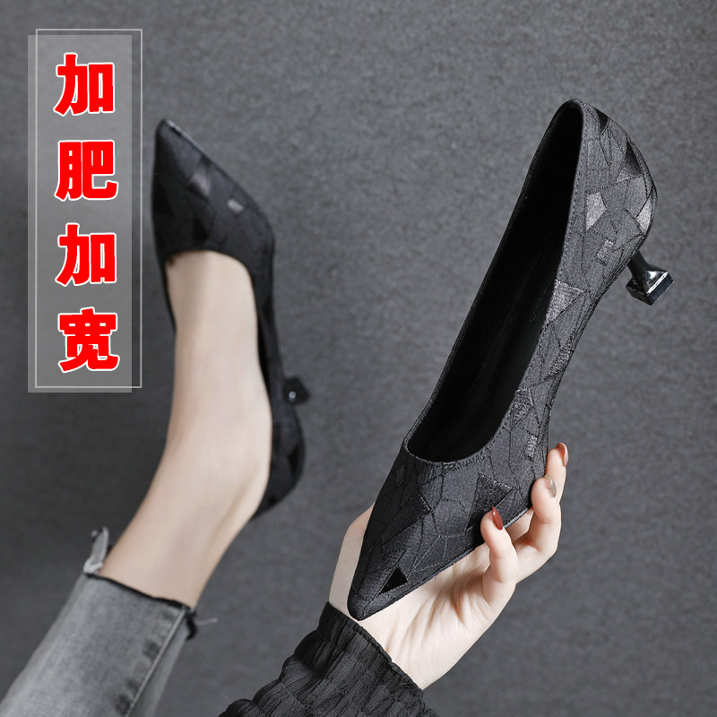 Fat feet wide feet women's shoes cheongsam skirt French low heel black large size wide heels 41 size big feet shoes