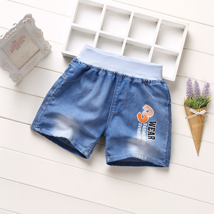 Giản dị cô gái hoang dã mặc phần mỏng rửa lỗ trẻ em quần short denim trong quần short trẻ em lớn trai mùa hè