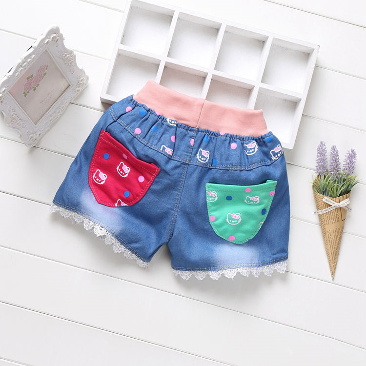 Giản dị cô gái hoang dã mặc phần mỏng rửa lỗ trẻ em quần short denim trong quần short trẻ em lớn trai mùa hè