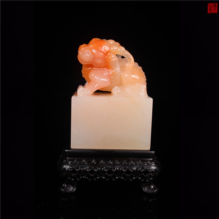 Old Sex Junction Crystal Glass Breezed Sculptures Lao Crystal Seal Leopard Leopard-The work of making a fortune and entering a treasure house