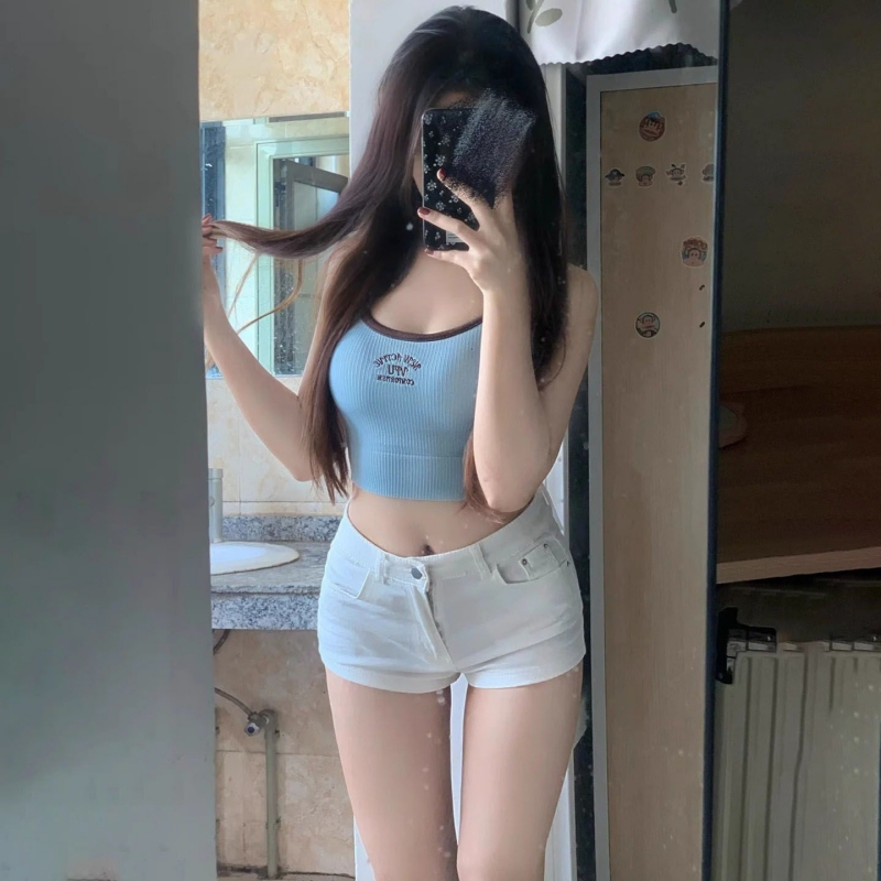 2025 Summer New White Low-Waist Denim Shorts for Women, American Style, Tight-Fitting, Versatile, Hip-Hugging A-Line Hot Pants, Trendy 2025 Summer New White Low-Waist Denim Shorts for Women, American Style, Tight-Fitting, Versatile, Hip-Hugging A-Line Hot Pants, Trendy