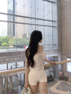 Linniceness hüftnahe jeans, weiße shorts, beinbetont und hochelastisch