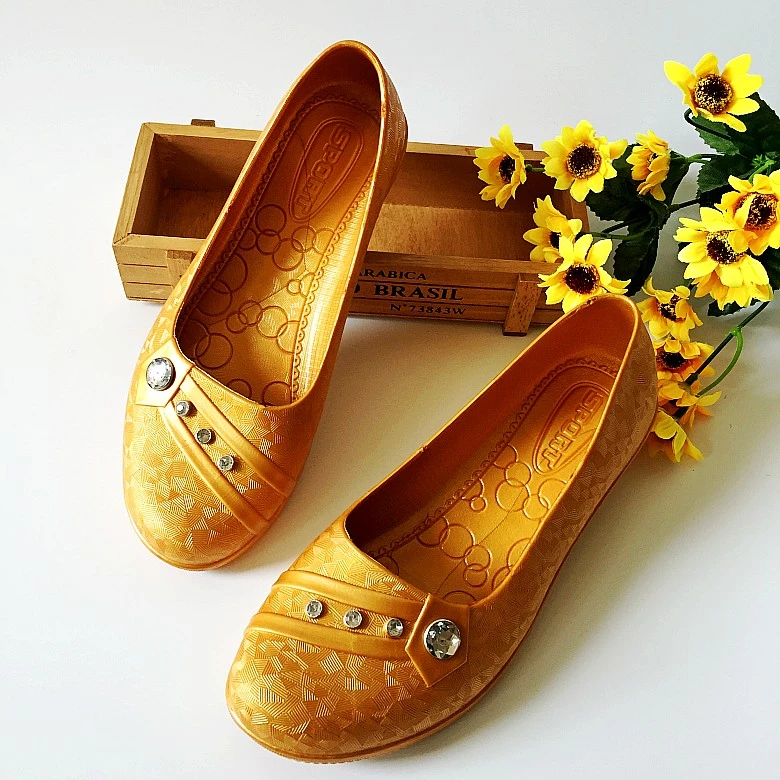 Giày mùa xuân và mùa hè giày nữ chống nước giày chống trượt thời trang mẹ thấp giúp giày đi mưa giày bảo hộ lao động