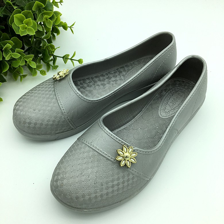 Bốn mùa mưa khởi động mưa khởi động nước khởi động giày nhựa không thấm nước không trượt nước giày nhà bếp mẹ giày thấp để giúp ngắn ống giày của phụ nữ