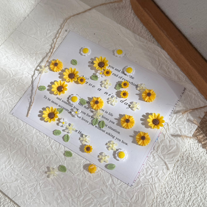 Simulated New Sunflower Nail Art Resin Ornaments, Small Daisies, Summer Three-Dimensional Fresh Sunflower Nail Decorations Simulated New Sunflower Nail Art Resin Ornaments, Small Daisies, Summer Three-Dimensional Fresh Sunflower Nail Decorations