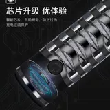 Ездить, курить ленивые сигареты, нет артефакта дымового пепла на автомобильной машине, дымовый дым, чтобы предотвратить летучую пепел