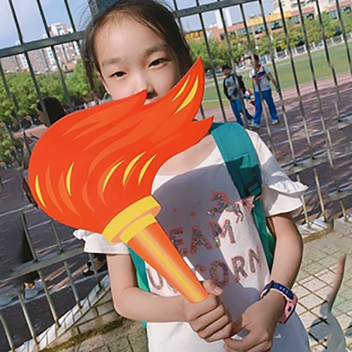 Torch Dance Creative PR -предметы сцены выступления в школьных играх церемония открытия в руке