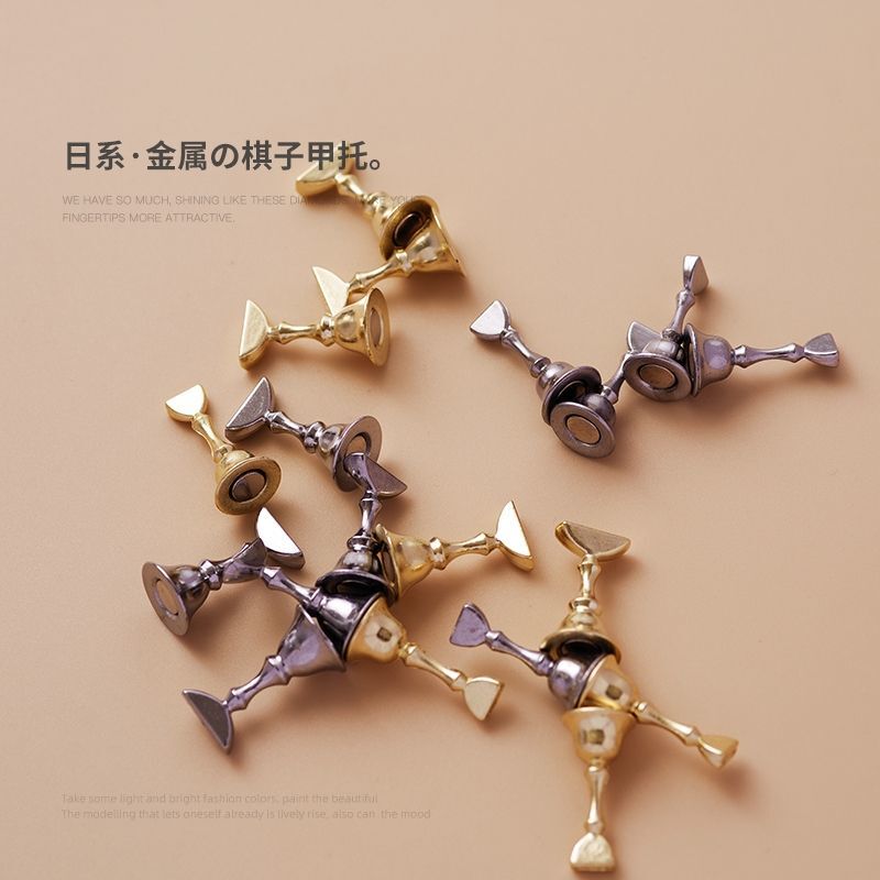 Nail Art Wearable Nail Tips Holder Alloy Chess Piece Metal Nail Holder Nail Art Work Beginner Practice Display Stand Small Size