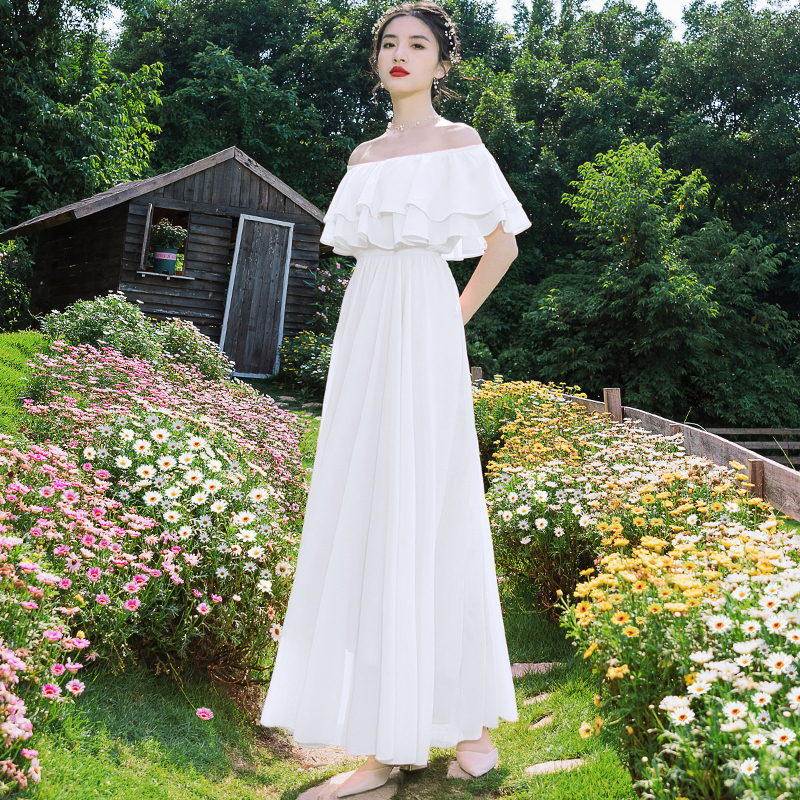 Travel Photography-Friendly, Vintage White Off-The-Shoulder Dress with Ruffled Chiffon and a Large Hem, Slimming Long Dress for Women
