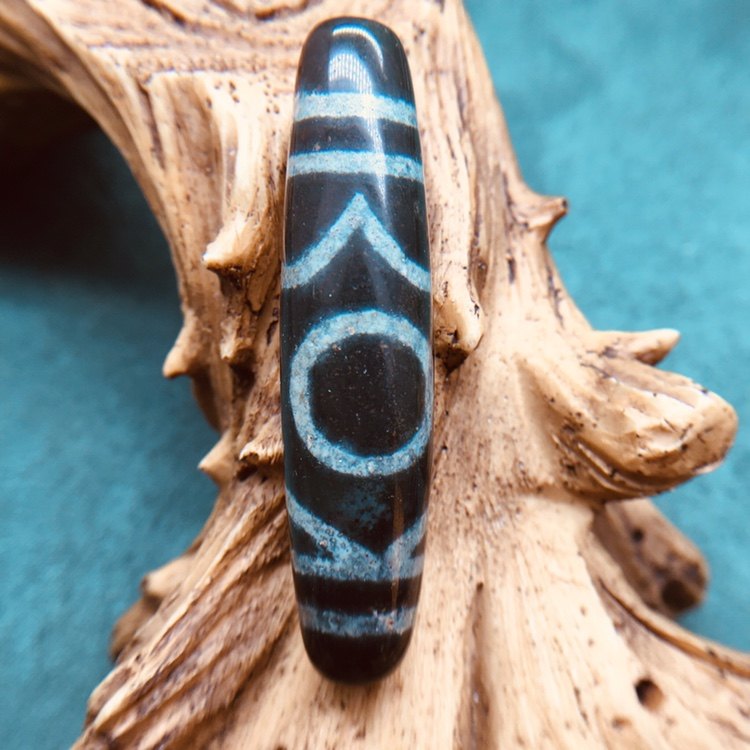 Natural Tibet Tibetan green leather Xiangxiong heavenly stone nine-inch shale full of cinnabar Xizeng Huaizhu Dzi bead pendant pendant