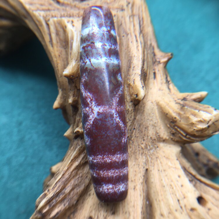 Natural Tibetan Tibetan red-skinned Xiangxiong sky-falling stone nine-inch shale full of cinnabar double noble dzi bead pendant pendant