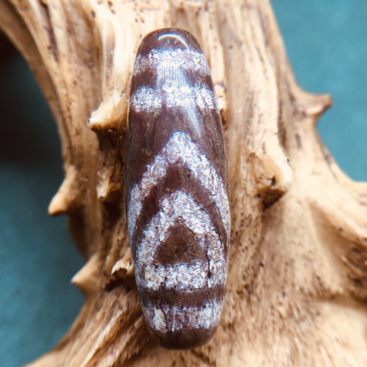 Boutique Tibet Tibetan red-skinned Xiangxiong heavenly stone special totem full of cinnabar double backing dzi bead pendant pendant