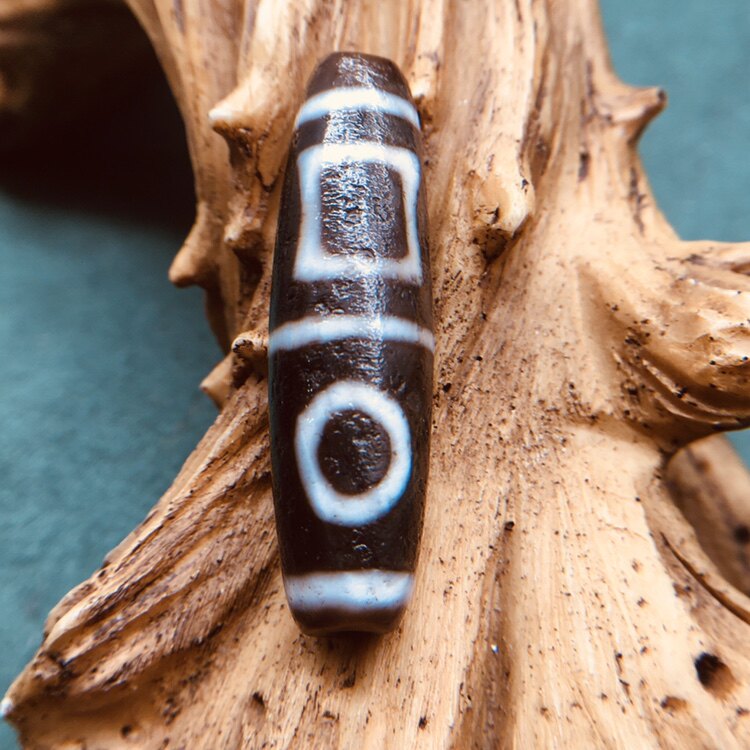 High oil Taiwan to pure double heaven and earth old dzi beads black and white beads old patina pendant with weathered pattern all-match fashion