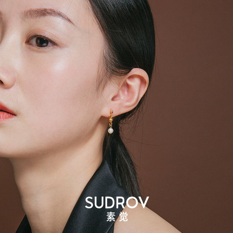 Suzuki 2023 new pure silver plated 18k gold tiny ear crash female pearl earrings with simple ear tide