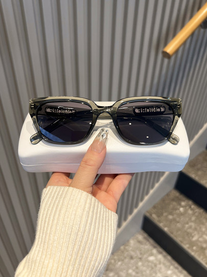 Trendy and Stylish Light Blue Sunglasses for Women, High-End Fashion Polarized Sunglasses for Men, Light-Colored Glasses for Driving