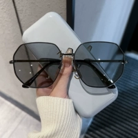 Обесцвечивание орудийного цвета (чувствительность поляризованной пленки)