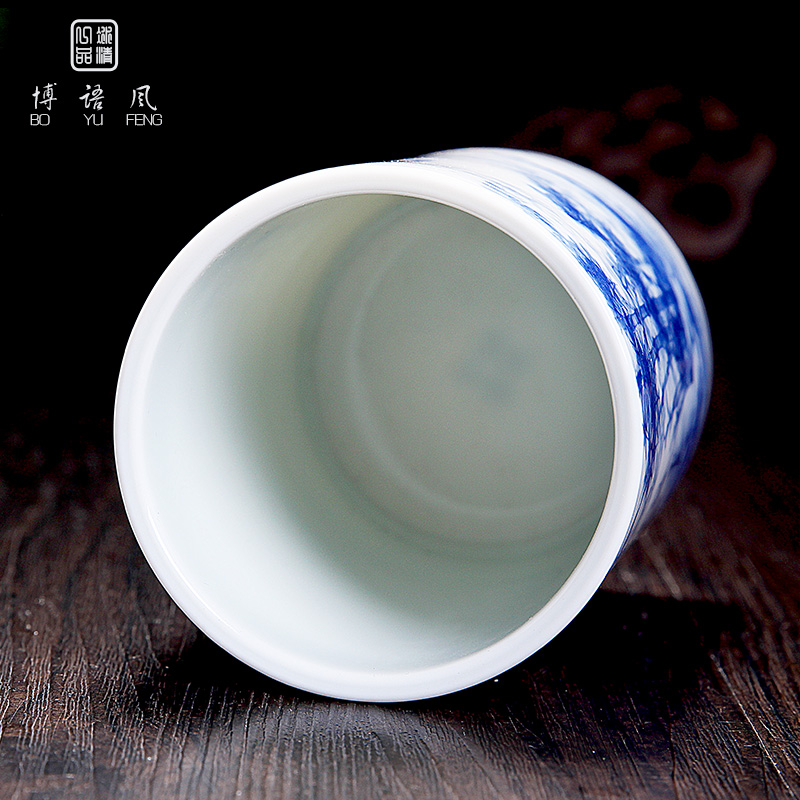 His mood and product Wang Chenfeng jingdezhen porcelain brush pot manual character writing brush to receive four appliance restoring ancient ways